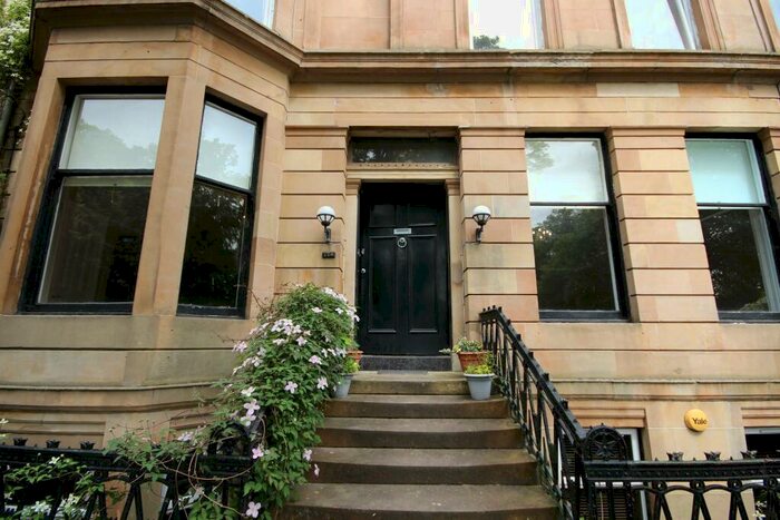 3 Bedroom Flat To Rent In Main Door Flat, Queens Drive, Glasgow - No Hmo - Available Now!, G42