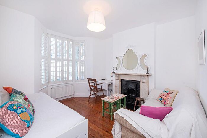 1 Bedroom Apartment For Sale In College Road, Kensal Green, NW10