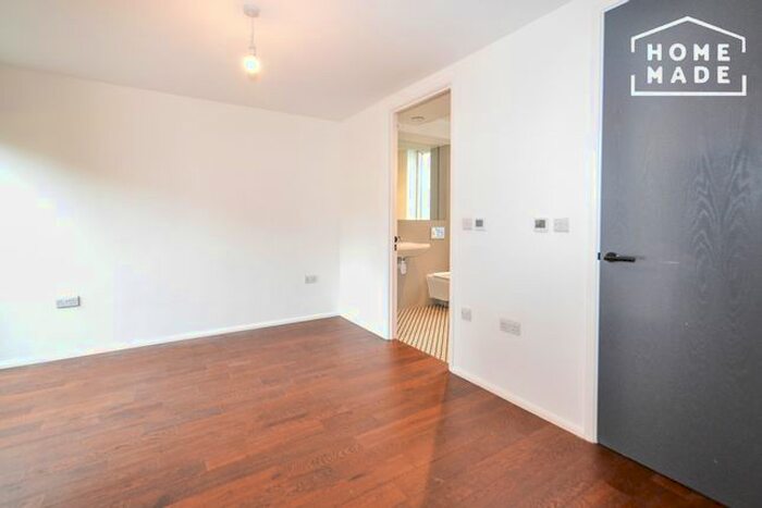 3 Bedroom Flat To Rent In Gransden Avenue, London Fields, E8
