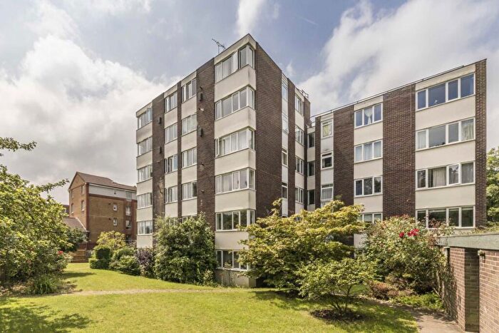 2 Bedroom Flat To Rent In Galsworthy Road, Kingston Upon Thames, KT2