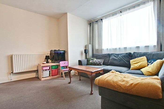 2 Bedroom Flat To Rent In Bromley, Kent, BR1