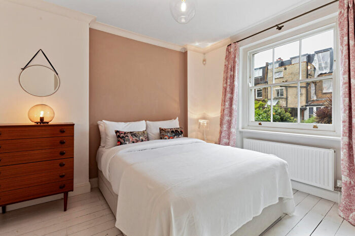 2 Bedroom Apartment To Rent In Gayville Road, London, SW11