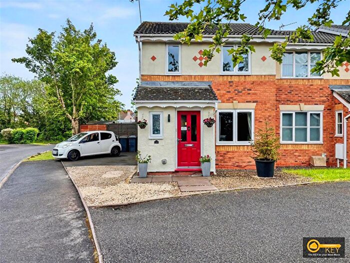3 Bedroom End Of Terrace House For Sale In Rannoch Drive, Nuneaton, CV10