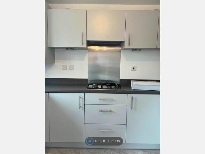 3 Bedroom Semi-Detached House To Rent In Hawthorne Street, Normanton, WF6