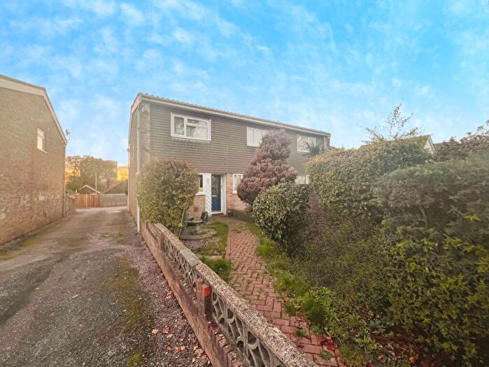 2 Bedroom End Of Terrace House For Sale In Warren Crescent, Southampton, SO16