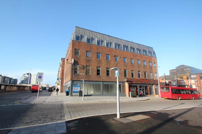 Studio To Rent In Woking, Surrey, GU21