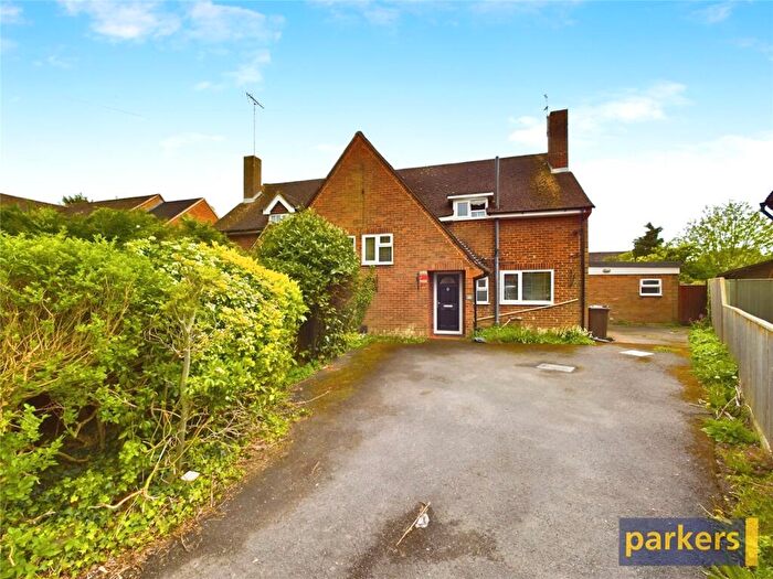 3 Bedroom Semi-Detached House To Rent In Highfield Park, Wargrave, Berkshire, RG10