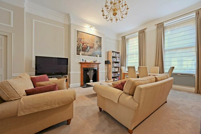 3 Bedroom Flat To Rent In Devonshire Place, Marylebone Village, London, W1G