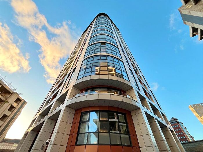 2 Bedroom Flat To Rent In Northill Apartments, Furness Quay, Salford, M50