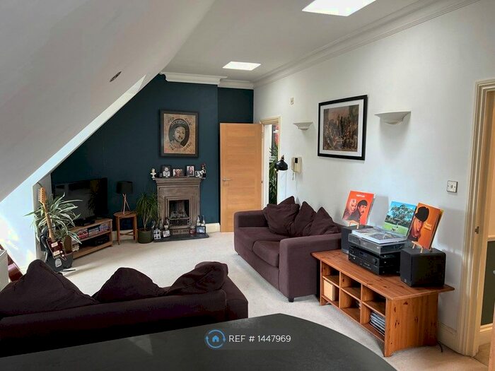 2 Bedroom Flat To Rent In Preston Park Avenue, Brighton, BN1