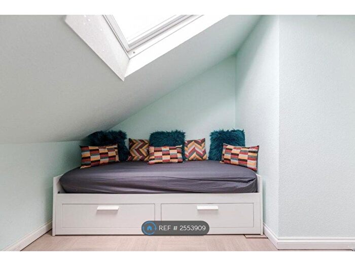 3 Bedroom Flat To Rent In Merton Road, Watford, WD18
