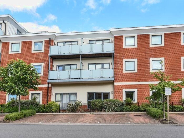 2 Bedroom Flat To Rent In Heron House, Reading, RG2