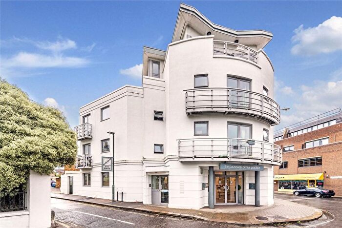 1 Bedroom Flat To Rent In Middle Lane, Teddington, TW11