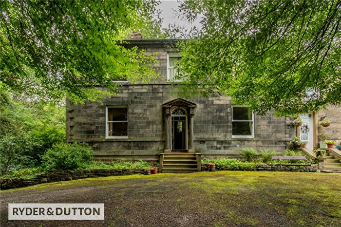 5 Bedroom Semi-Detached House For Sale In Milnrow Road, Shaw, Oldham, Greater Manchester, OL2