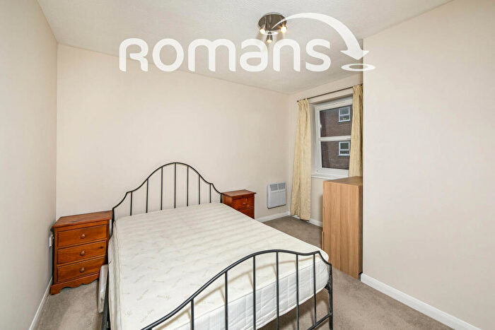 2 Bedroom Apartment To Rent In Bispham Court, Reading, RG1