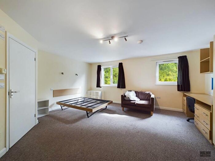 1 Bedroom Flat To Rent In Looe Road, Exeter, EX4