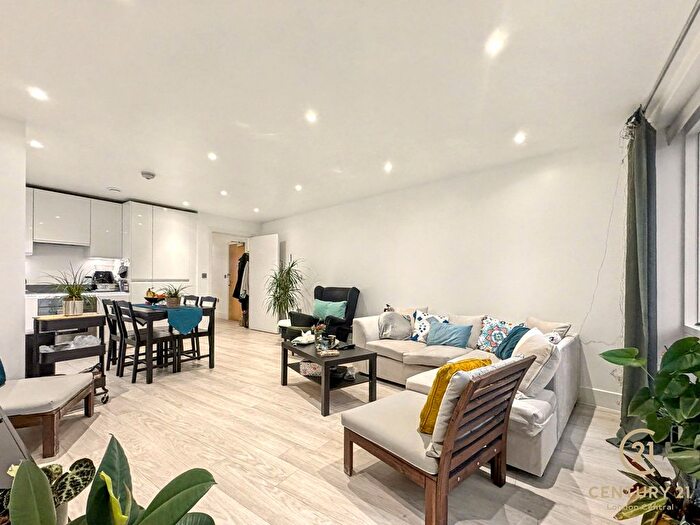 2 Bedroom Flat For Sale In Abbotsford Court, Lakeside Drive, Park Royal, London, NW10