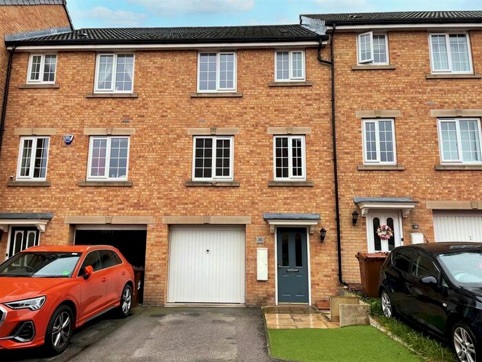 Houses for sale & to rent in WF10 3TP, Twain Crescent, Airedale And