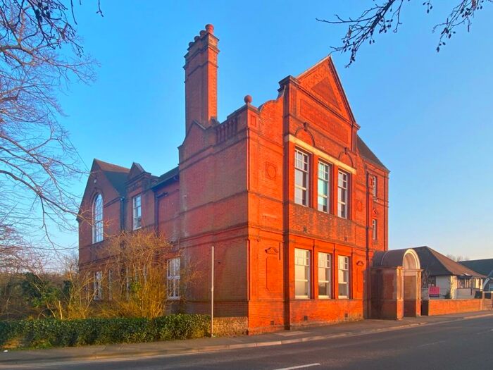 2 Bedroom Flat To Rent In Bridge Road Godalming, GU7