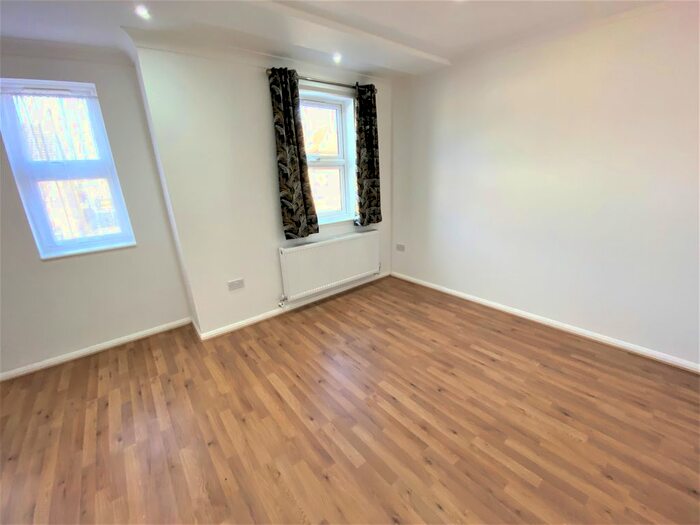 3 Bedroom Flat To Rent In Halley Rd, Manor Park E12