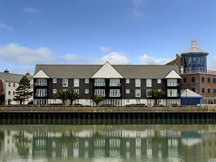 2 Bedroom Apartment For Sale In Wight Court, Surrey Street, Littlehampton, BN17