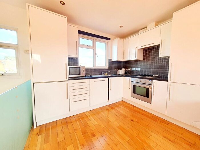 3 Bedroom Flat To Rent In Marquis Road, Wood Green, N22