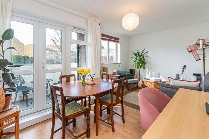 2 Bedroom Flat To Rent In Sigdon Road, London, E8