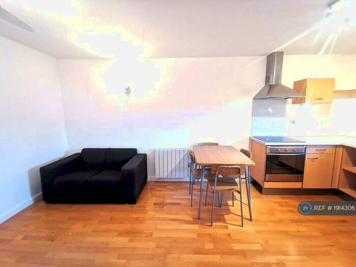 2 Bedroom Flat To Rent In Kennet Walk, Reading, RG1