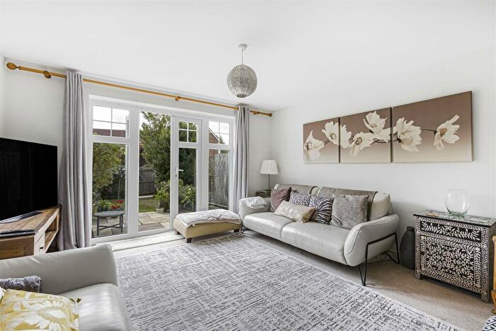 3 Bedroom Terraced House For Sale In London Road, Welwyn, AL6