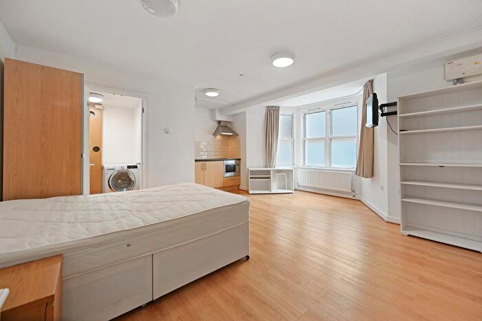Studio To Rent In Shepherds Bush Road, Brook Green, London, W6