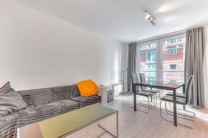 1 Bedroom Flat To Rent In Salamanca Place, Vauxhall, London, SE1