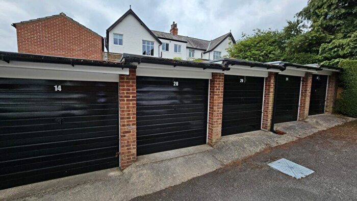 Terraced House To Rent In Garage, Cavendish Mews, Leeds, LS17
