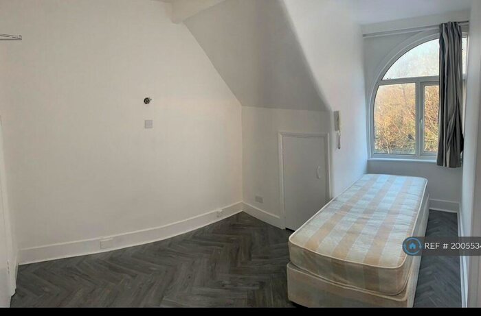 1 Bedroom Flat To Rent In Victoria Road, London, N18