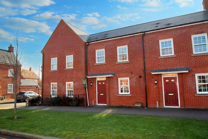 3 Bedroom Terraced House To Rent In Greenkeepers Road, Bedford, Bedfordshire, MK40