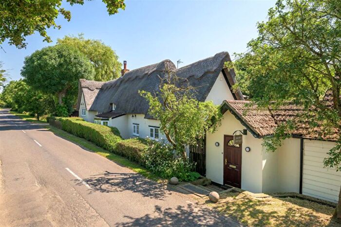 4 Bedroom Detached House For Sale In Robins Folly, Thurleigh, MK44