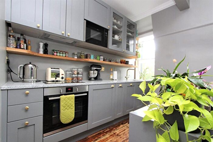 3 Bedroom Apartment To Rent In Fortis Green Road, London, N10