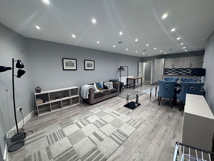 2 Bedroom Flat To Rent In Peerless Street, London, EC1V