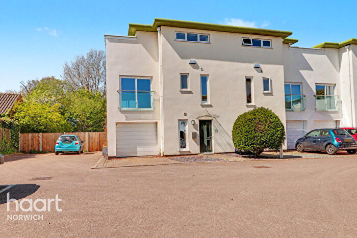 5 Bedroom End Of Terrace House For Sale In Ottaway Close, Norwich, NR5