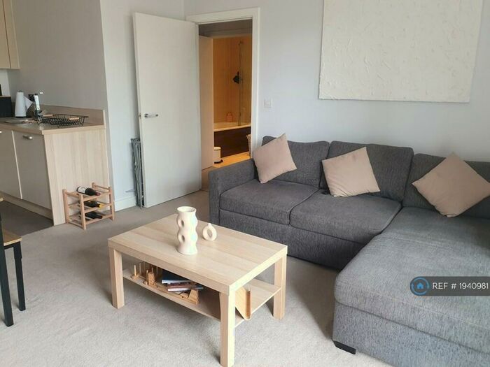 1 Bedroom Flat To Rent In Drake Way, Reading, RG2