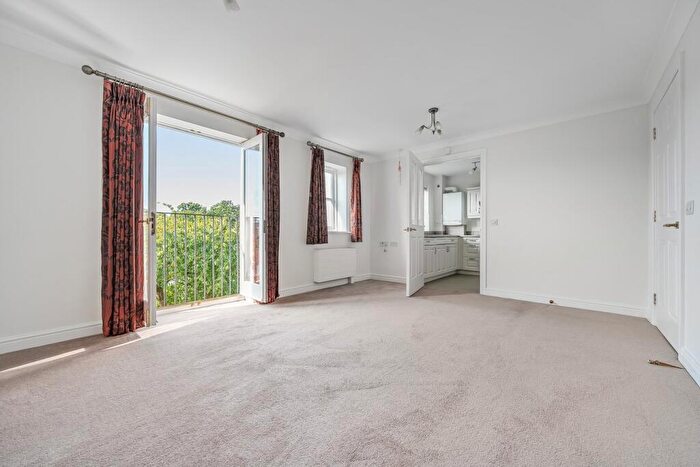 2 Bedroom Retirement Property For Sale In Newsholme Drive, London, N21