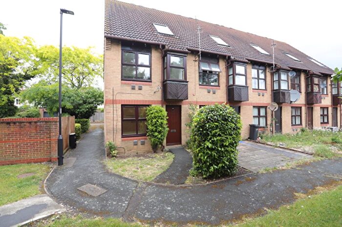 1 Bedroom Maisonette To Rent In Pilgrims Close, Palmers Green, N13