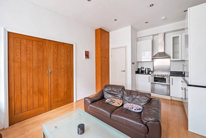1 Bedroom Flat To Rent In Cathedral Mansions, Westminster, London, SW1V