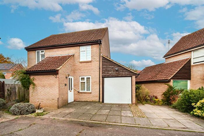 3 Bedroom Detached House For Sale In Moorescroft, Kelvedon Hatch, Brentwood, CM15
