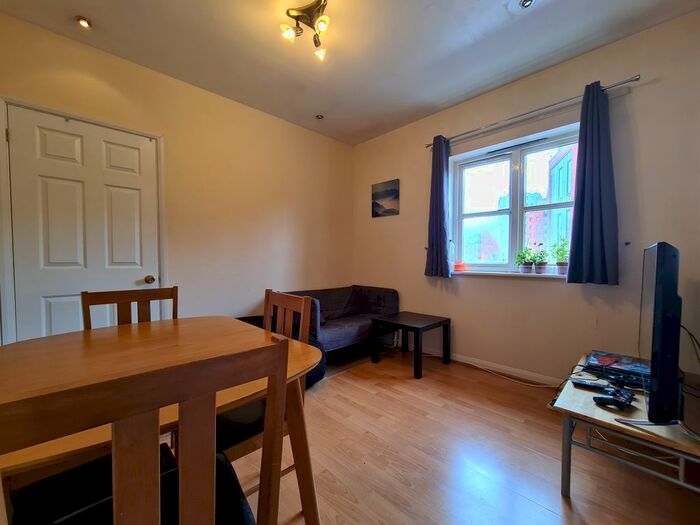 3 Bedroom Flat To Rent In Caravel Close, Isle Of Dogs, E14