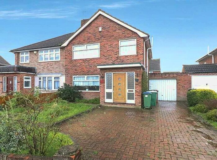 3 Bedroom Semi-Detached House For Sale In Woolwich Road, London, SE2