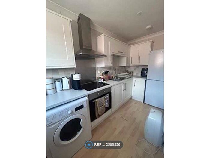 2 Bedroom Flat To Rent In Chardsmead Road, Bridport, DT6
