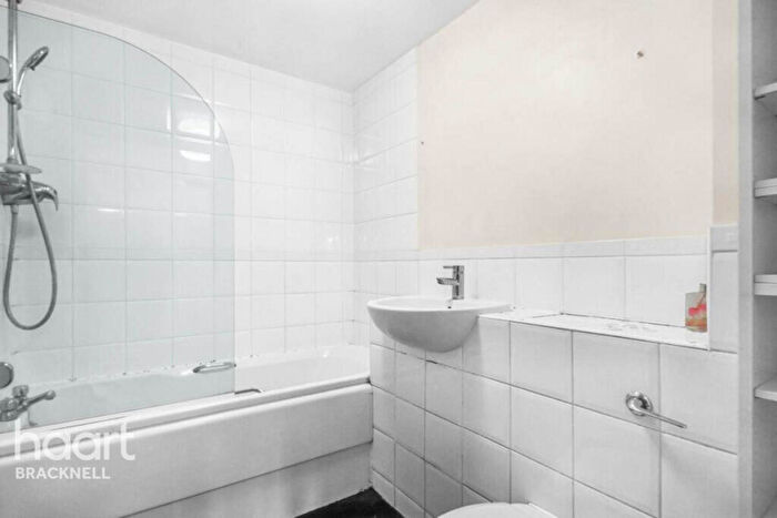 2 Bedroom Apartment To Rent In Kelvin Gate, Bracknell, RG12