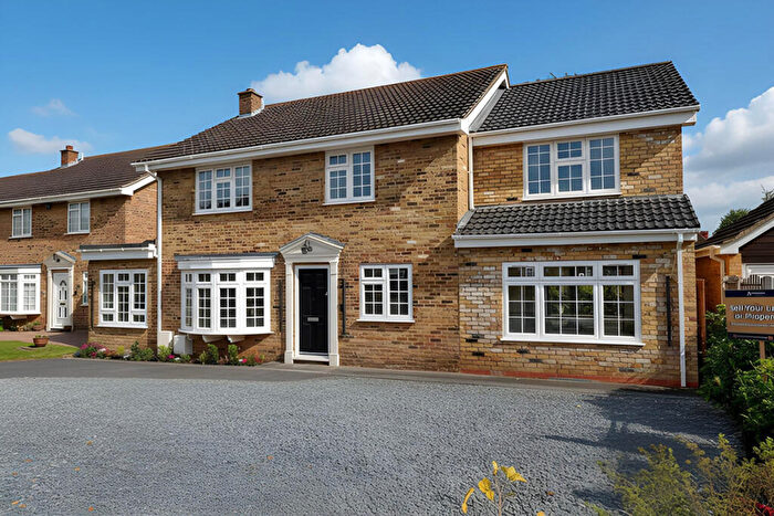 5 Bedroom Detached House For Sale In Roseacre Close, Emerson Park, RM11