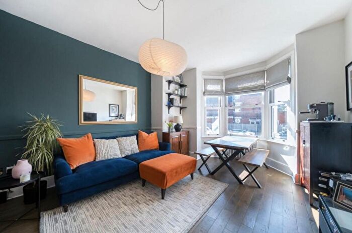 2 Bedroom Flat To Rent In Hopton Road, Streatham, SW16