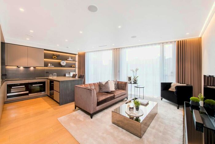 2 Bedroom Flat To Rent In Buckingham Palace Road, London, SW1W